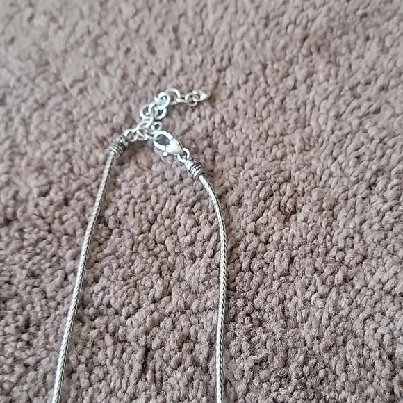 Elegant Gold and Silver Necklace - Picture 4 of 4